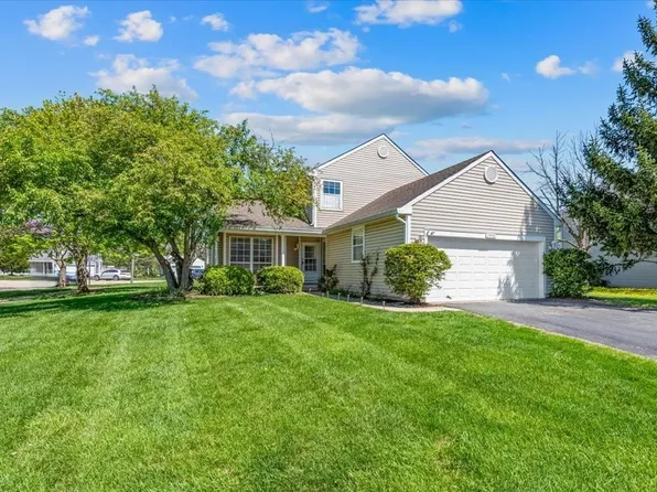 1990 Wildwood Ln, Hanover Park, IL 60133