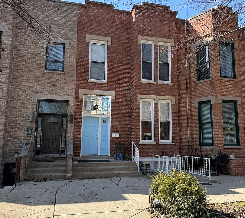 2nd image of 916 S Bishop St