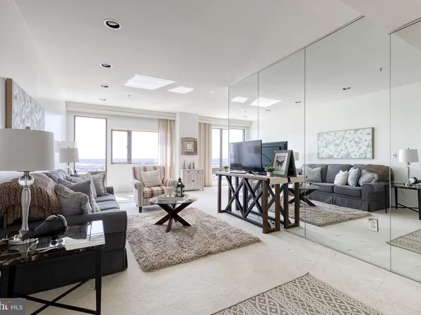10 E Lee St Unit 2303, Baltimore, MD 21202