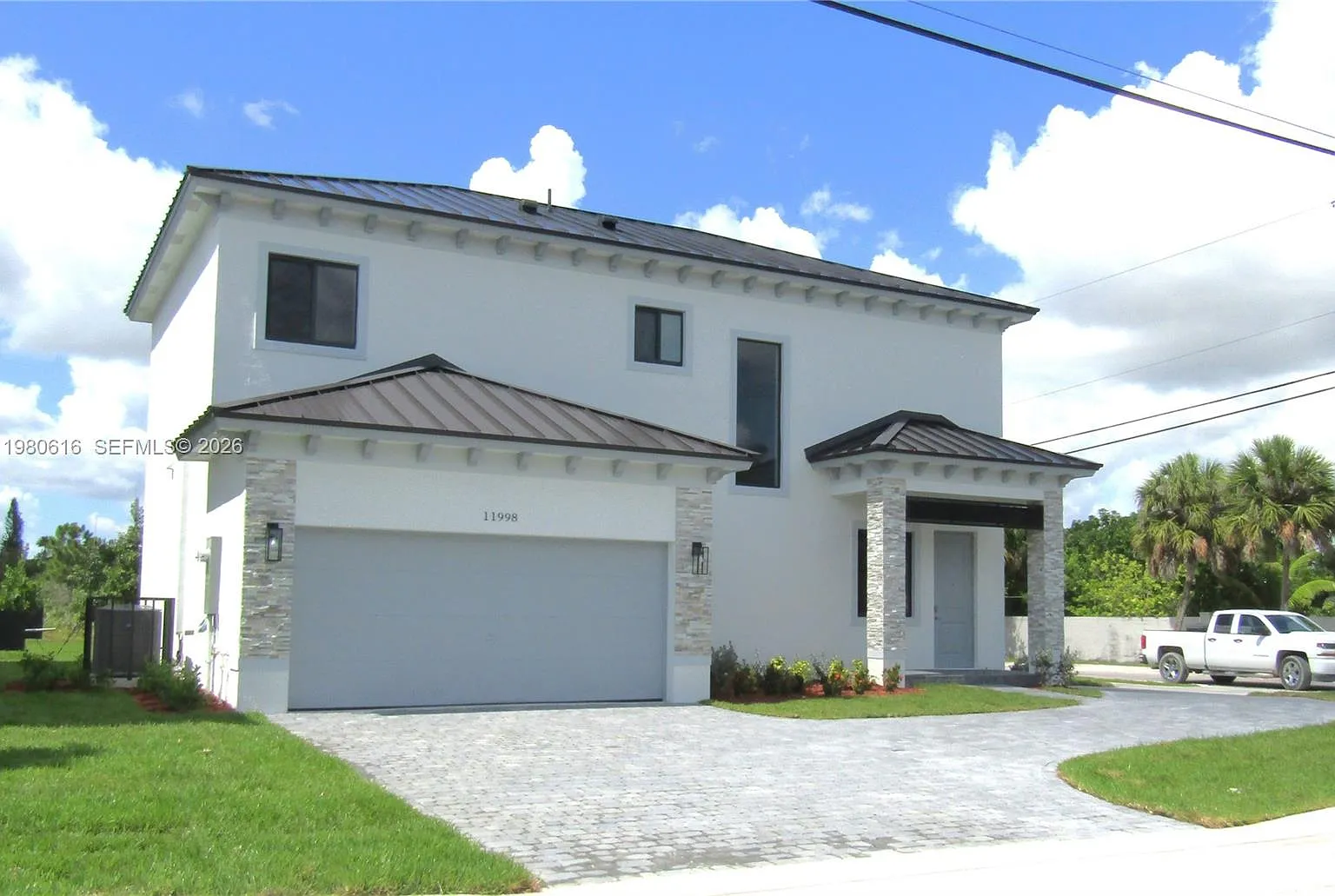 4 bed, 3.0 bath, 2586 sqft, $4,400 — Photo 1