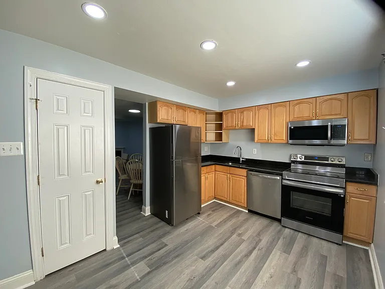 7332 Mossy Brink Ct — Photo 6