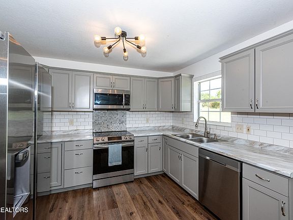 3rd image of 120 Franklin Estates Ln