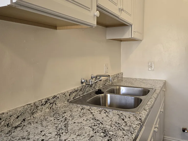 3028 W 4th St #3 — Photo 8
