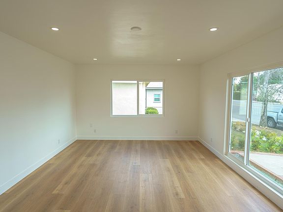 2nd image of 3029 Pacific Ave #3029