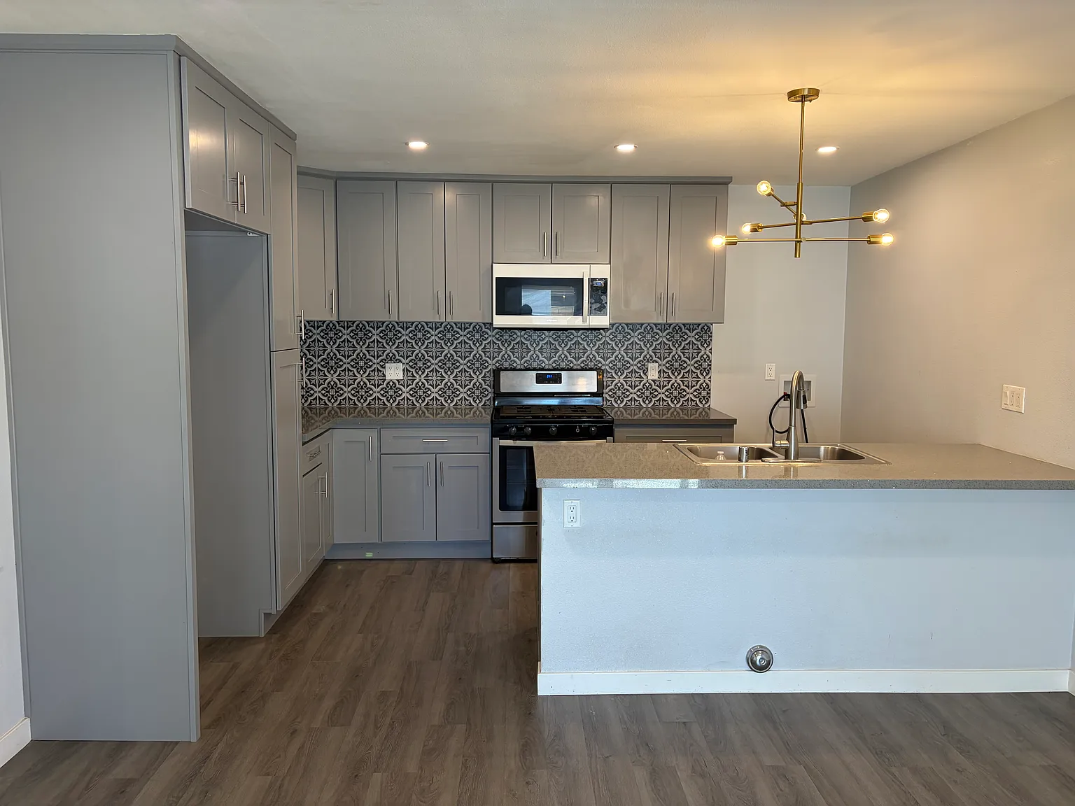 4 bed, 1500 sqft, $4,100 — Photo 3