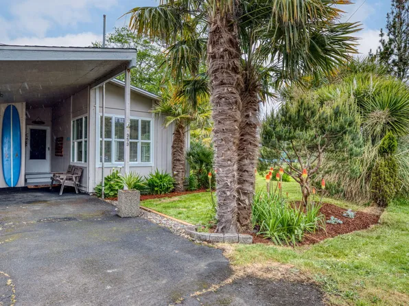 353 N Dolphin St, Rockaway Beach, OR 97136