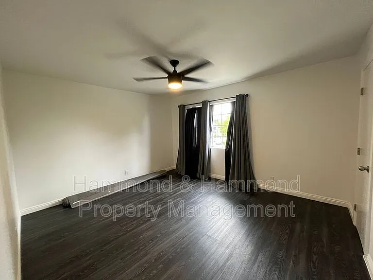 20930 Parthenia St #201 — Photo 5