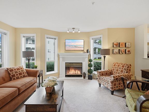 4th image of 2575 Ware St #211