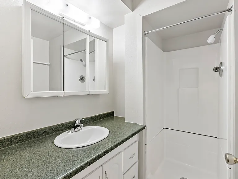 Outrigger Apartments — Photo 10