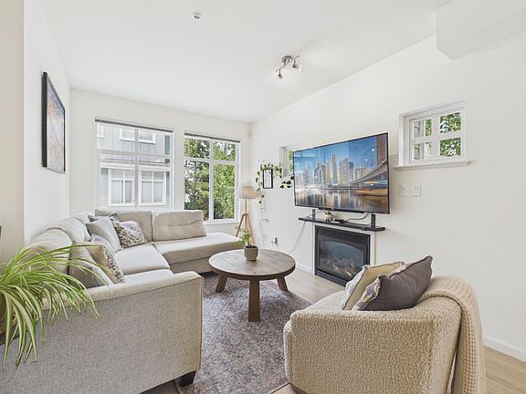 2nd image of 935 Ewen Ave #57