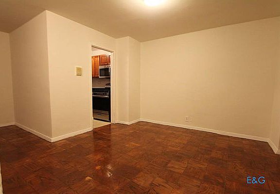 4th image of 18311 Hillside Ave APT 5N
