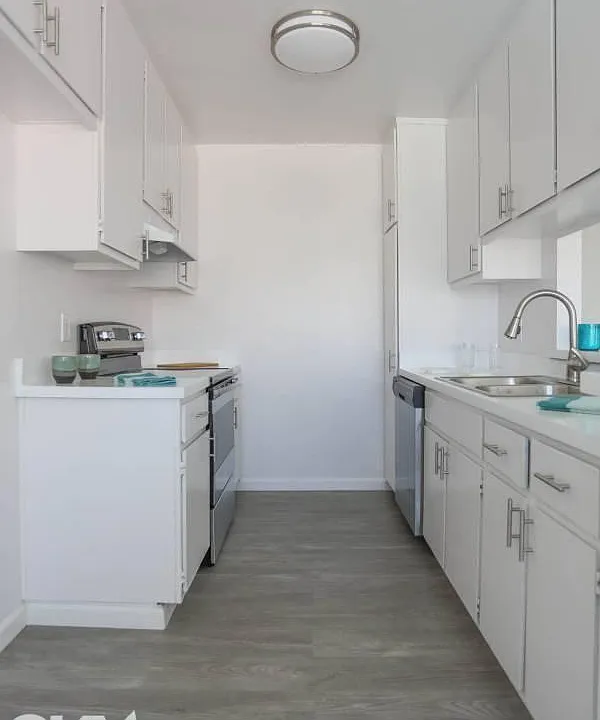 Tarzana West Apartments