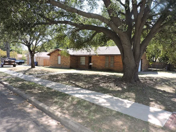 629 NW Sandra Ln, Burleson, TX 76028