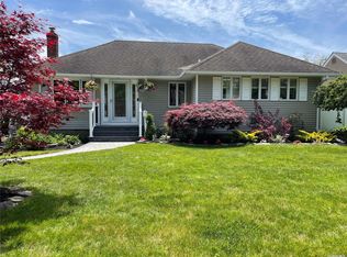 2930 Morgan Dr, Wantagh, NY 11793