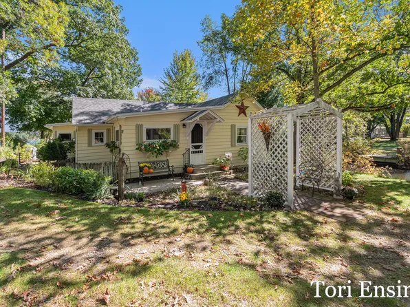 12317 Verlin Dr, Gowen, MI 49326