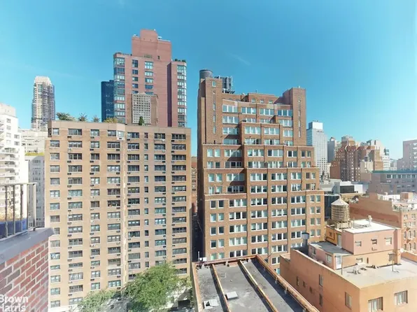 301 East 62nd Street image 14 of 16