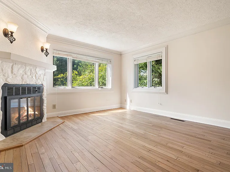 15729 Holly Grove Rd — Photo 27