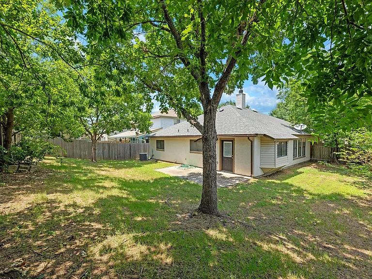 705 Catumet Dr — Photo 26