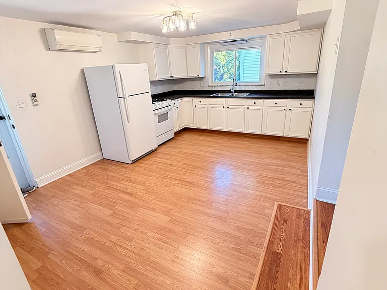 311 Chestnut St #2 — Photo 4