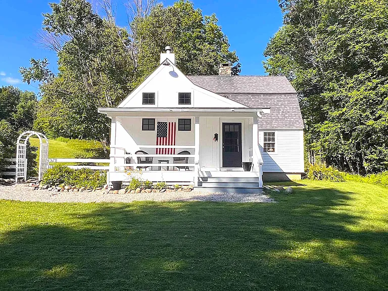 190 Scallop Dr — Photo 1