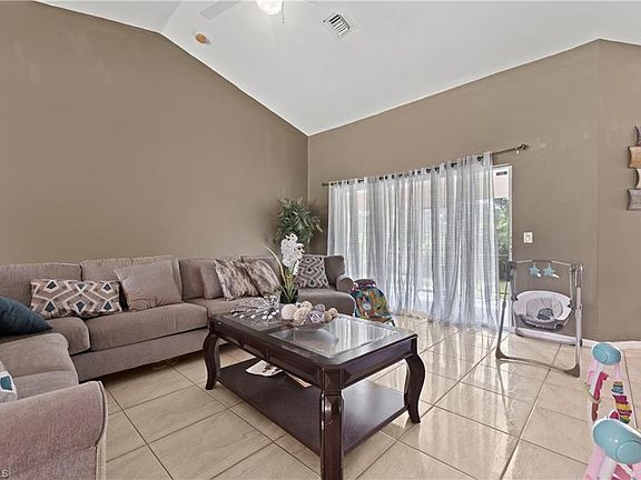 5th image of 333 Woodburn Dr