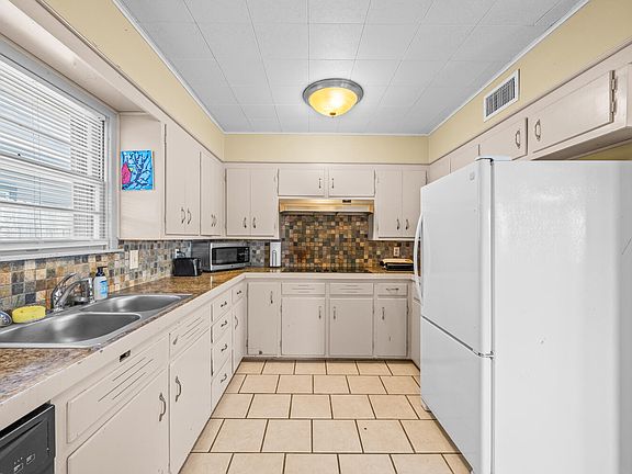 5th image of 3607 31st St