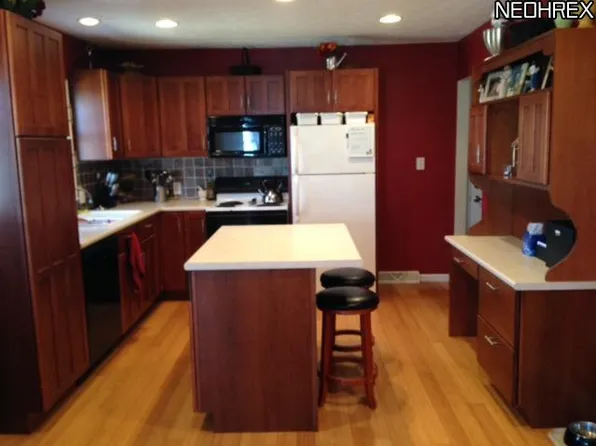 904 Kelly St NW, New Philadelphia, OH 44663