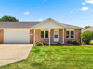 1126 N Main St, Washington, IL 61571