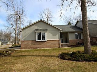 5495 Hickory Cir, Flushing, MI 48433