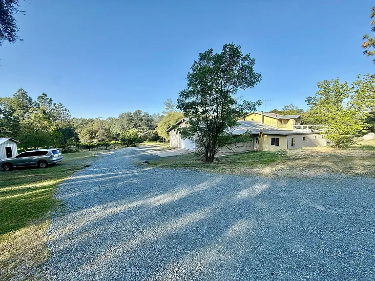 16083 Indian Springs Ranch Rd — Photo 37