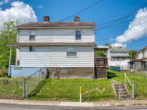 51 Sycamore St, Muse, PA 15350