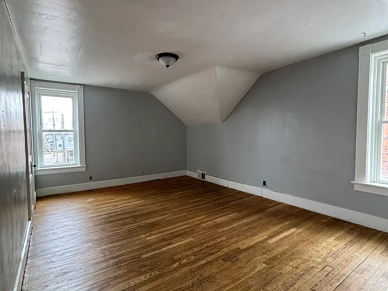 508 W High St — Photo 2