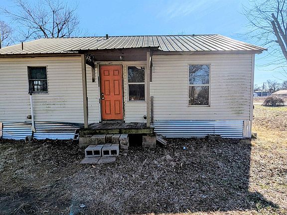 2nd image of 205 Hazel St