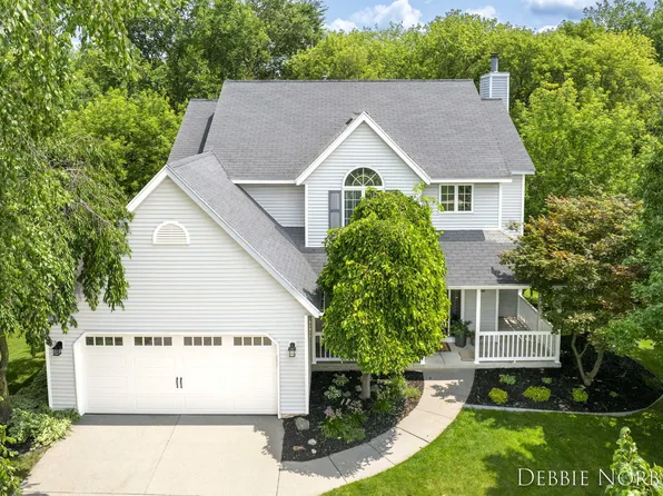 6734 Glen Hollow Dr SE, Caledonia, MI 49316