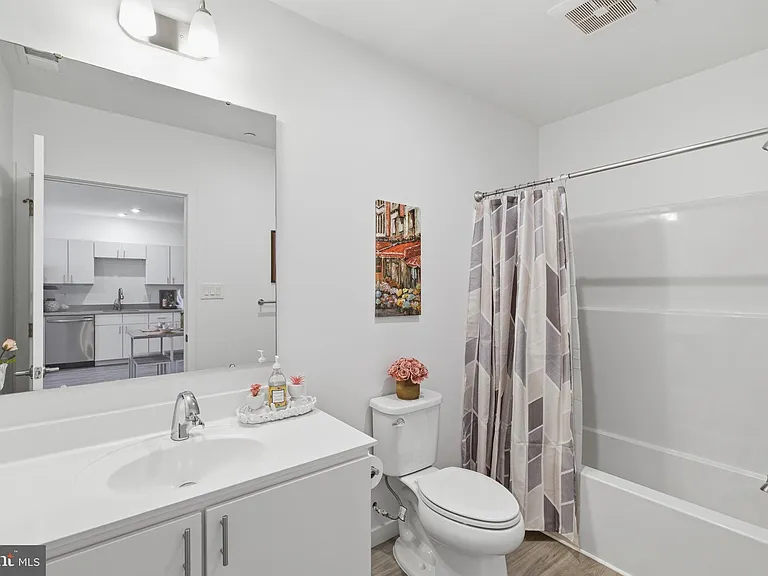 915 N Broad St #301 — Photo 14