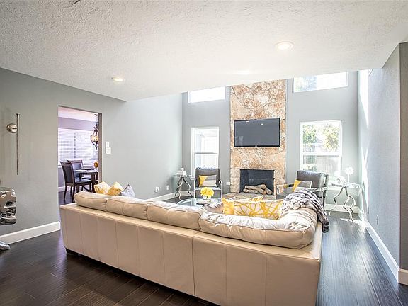3rd image of 2115 Peachwood Dr