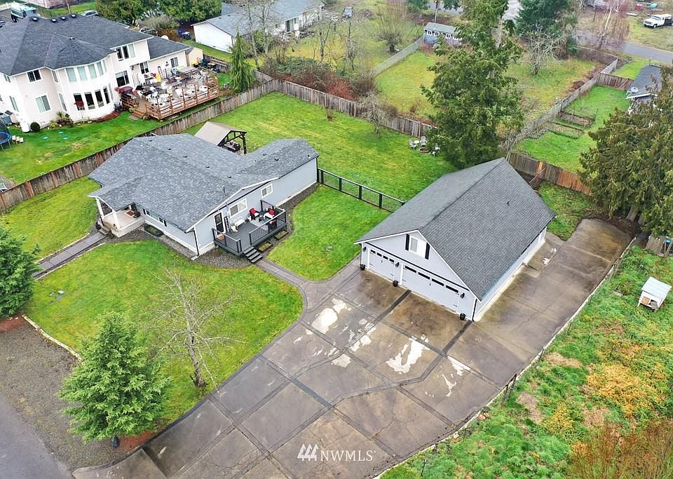 1st image of 4011 103rd St E