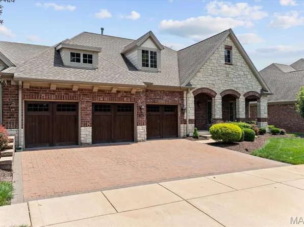 324 Meadowbrook Country Club Est, Ballwin, MO 63011