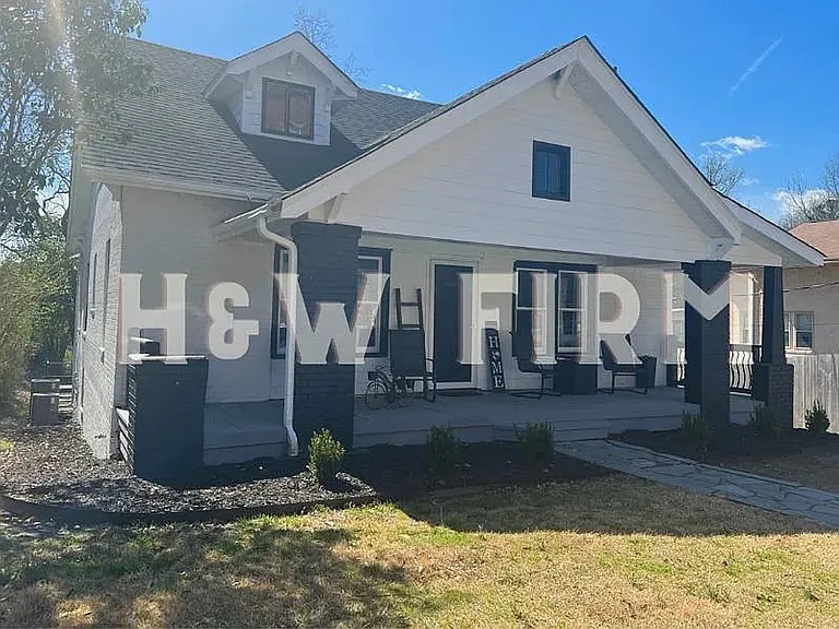 404 Formosa Ave — Photo 6