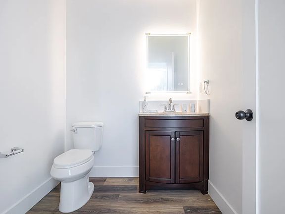 4th image of 1814 W 37th Pl #101