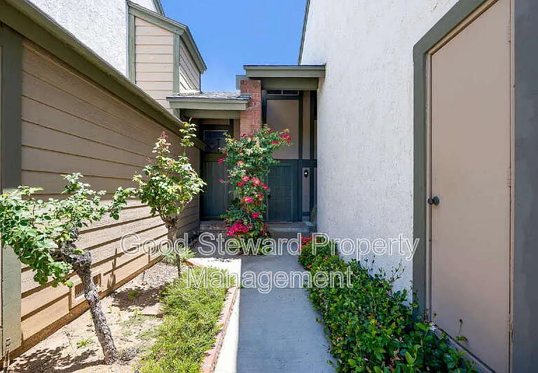 6646 Vista Loma — Photo 3
