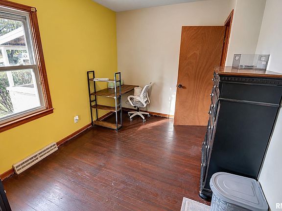 3rd image of 306 E Washington St