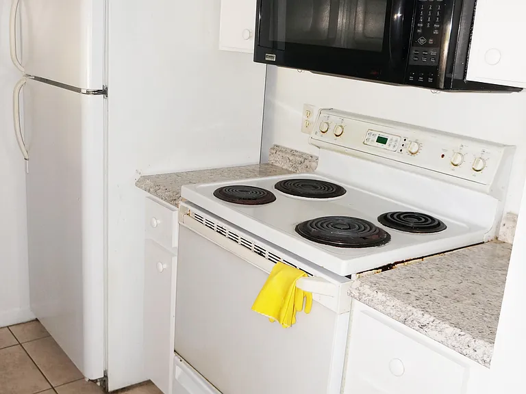 3921 SW 34th St #112 — Photo 4