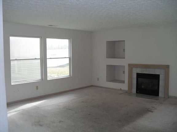 Living Room w/Fireplace
