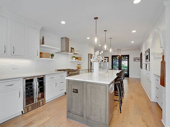 3rd image of 9730 Farm Brook Ln