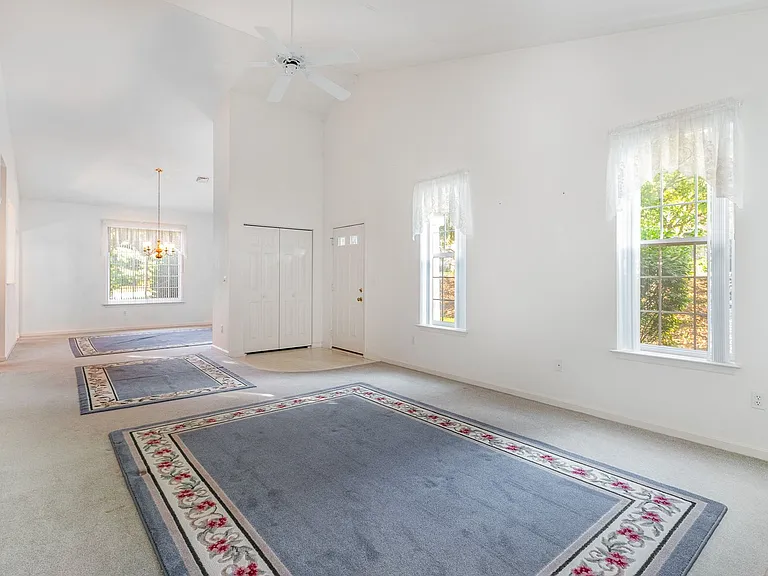 660 Springhouse Ln — Photo 5