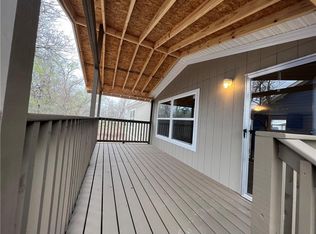 135 Plumeria Dr, Dale, TX 78616