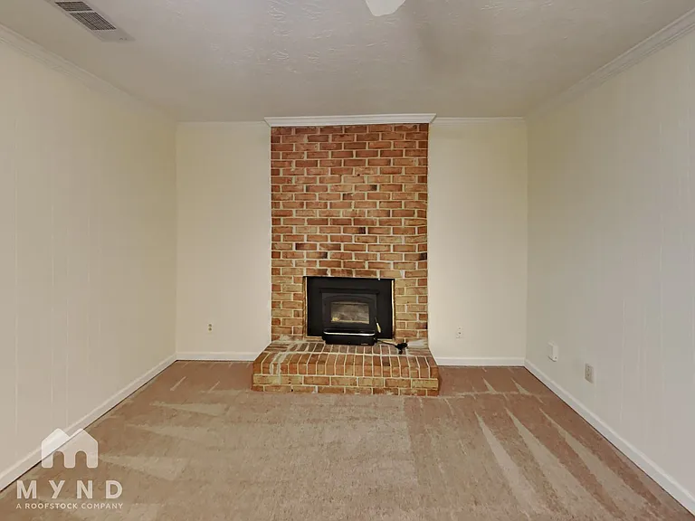1645 Brantford Dr — Photo 6