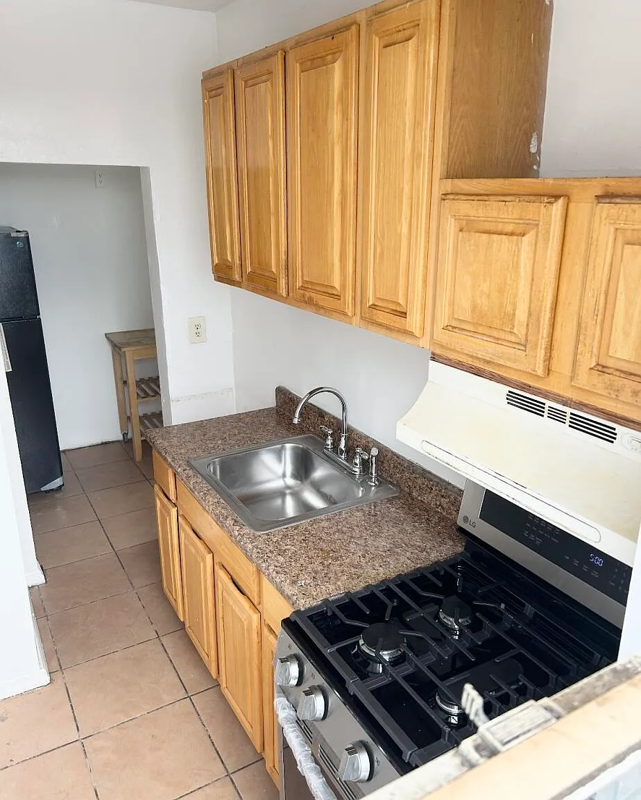 1 bed, 1.0 bath, 9000 sqft, $2,734 — Photo 1