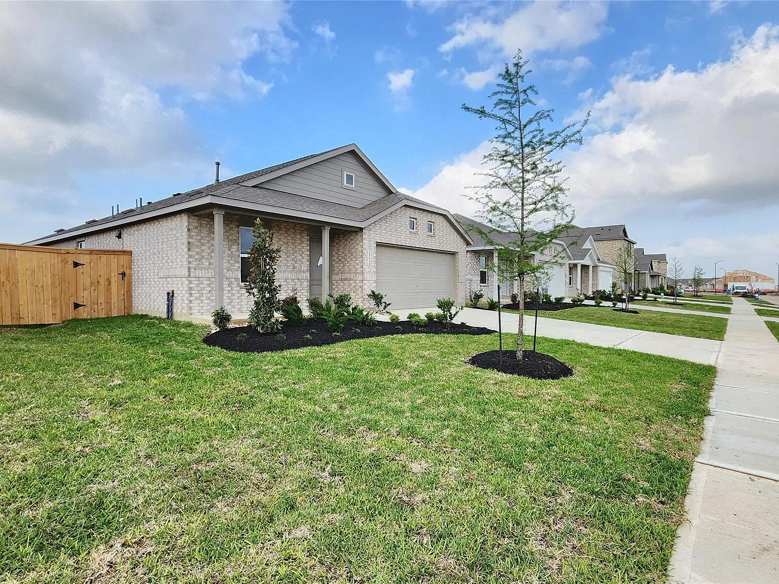 3 bed, 2.0 bath, 1540 sqft, $1,950 — Photo 3